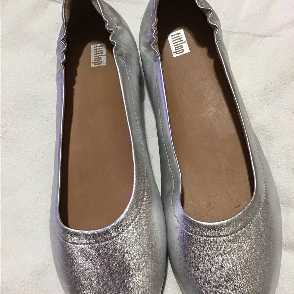 NWOB FITFLOP SILVER BALLET FLATS